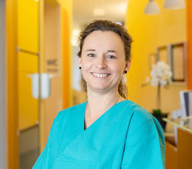 K. Lau, Krankenschwester